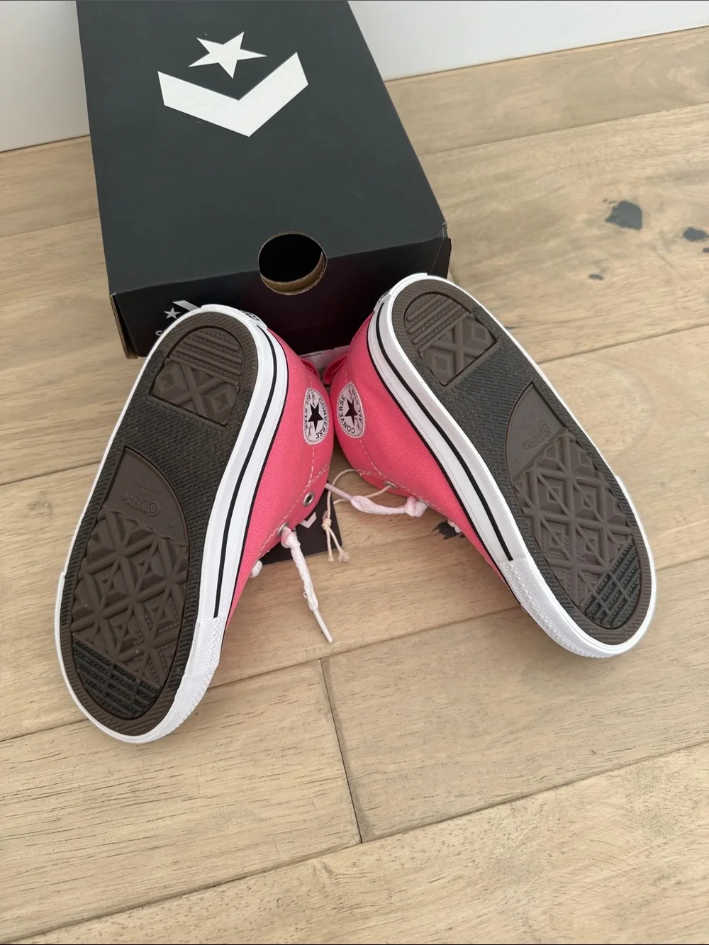 Converse bright pink